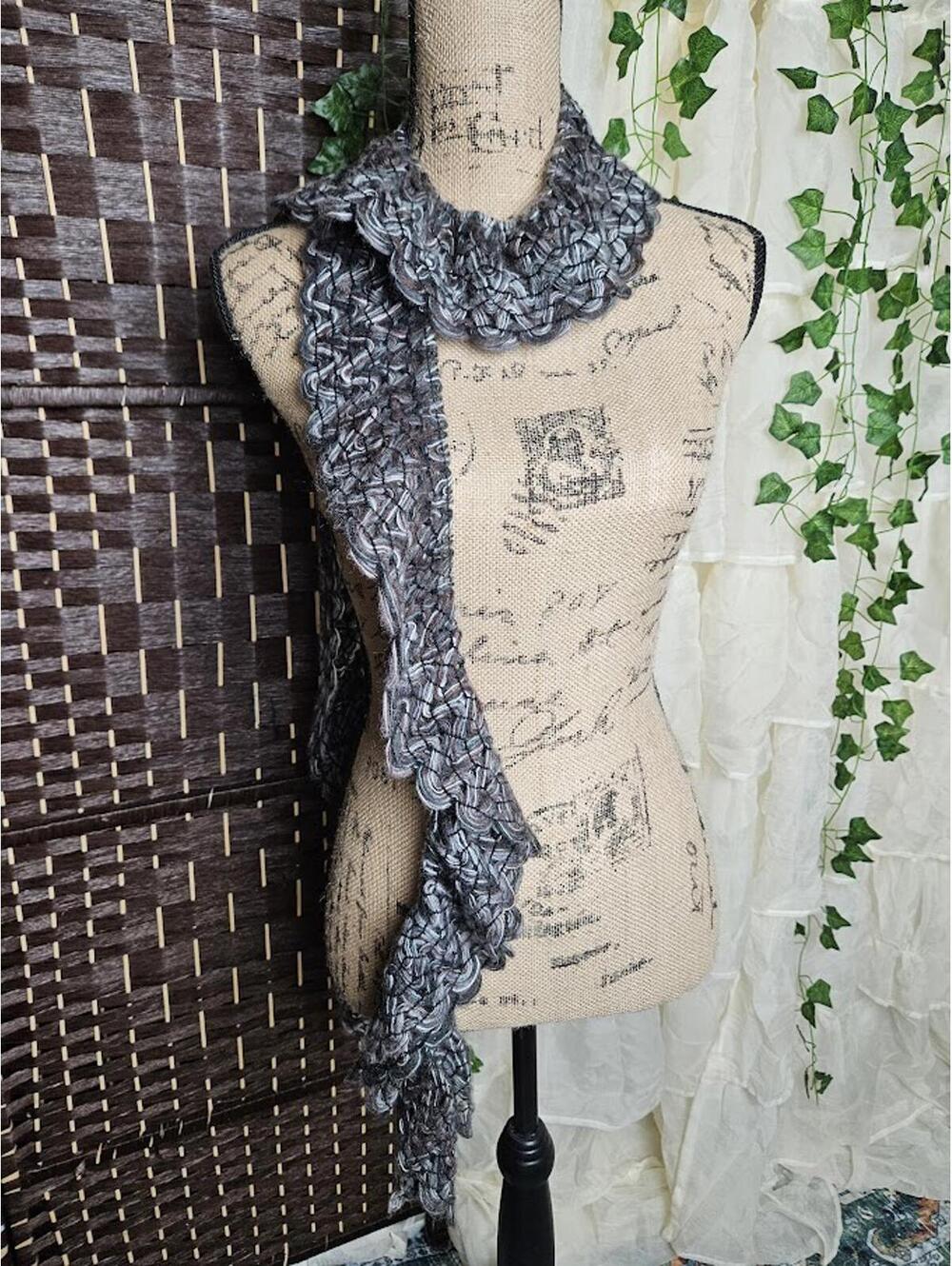Chunky Textured Knit Scarf Gray Ruffle Loop Yarn Boho Whimsigoth Cozy Wrap